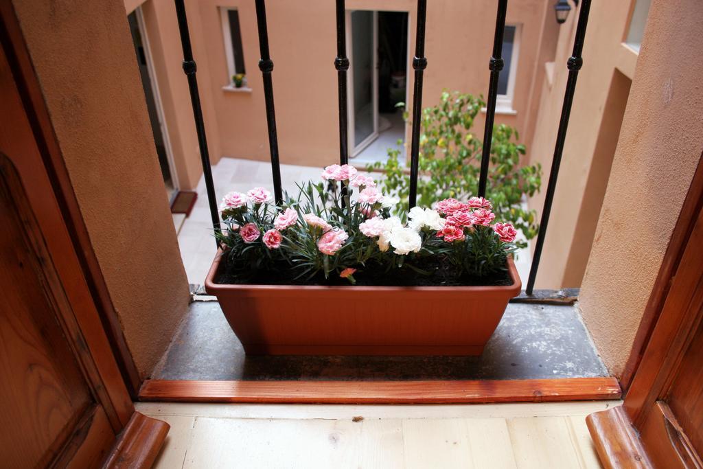 Note Sulla Piazza Acomodação com café da manhã Cagliari Exterior foto